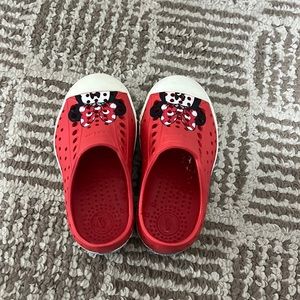 Native Minnie mouse worn once like brand new size 8